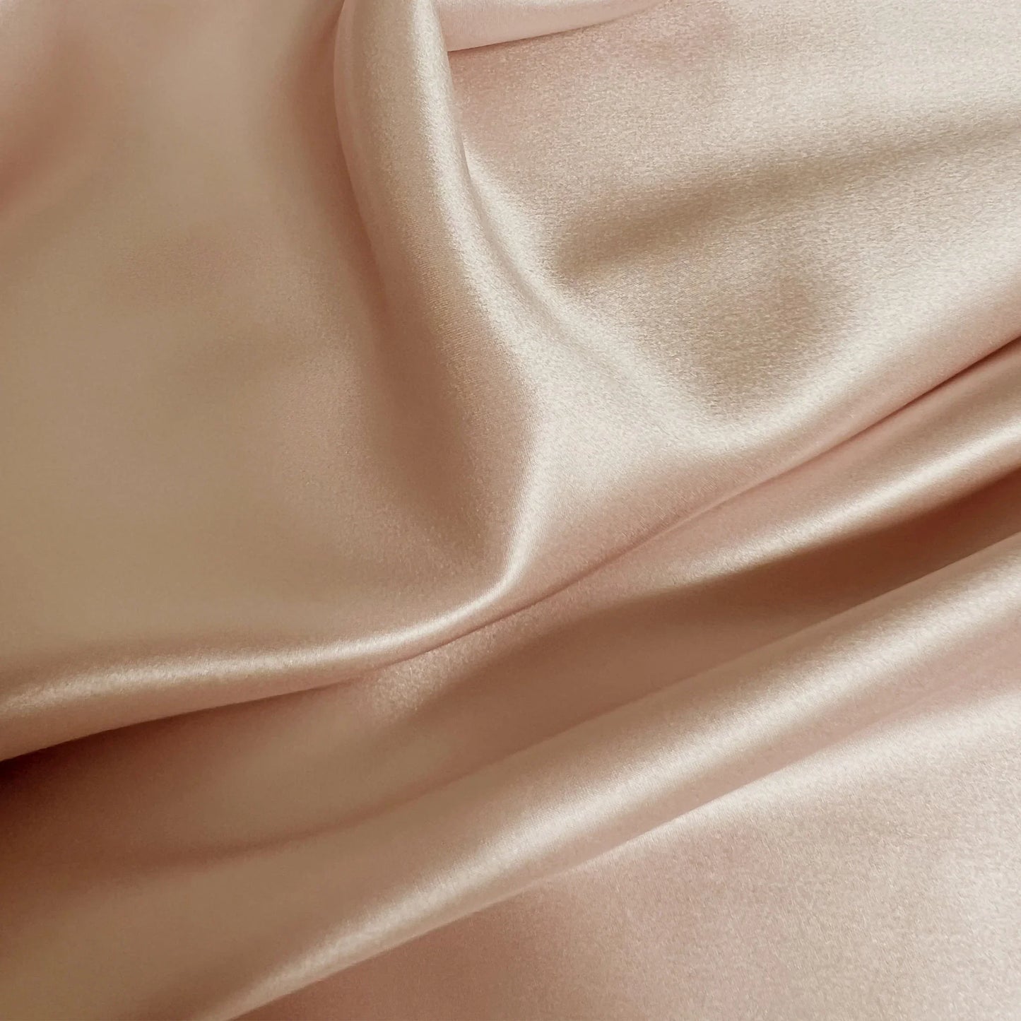 22 momme mulberry silk pillowcase fabric texture close-up