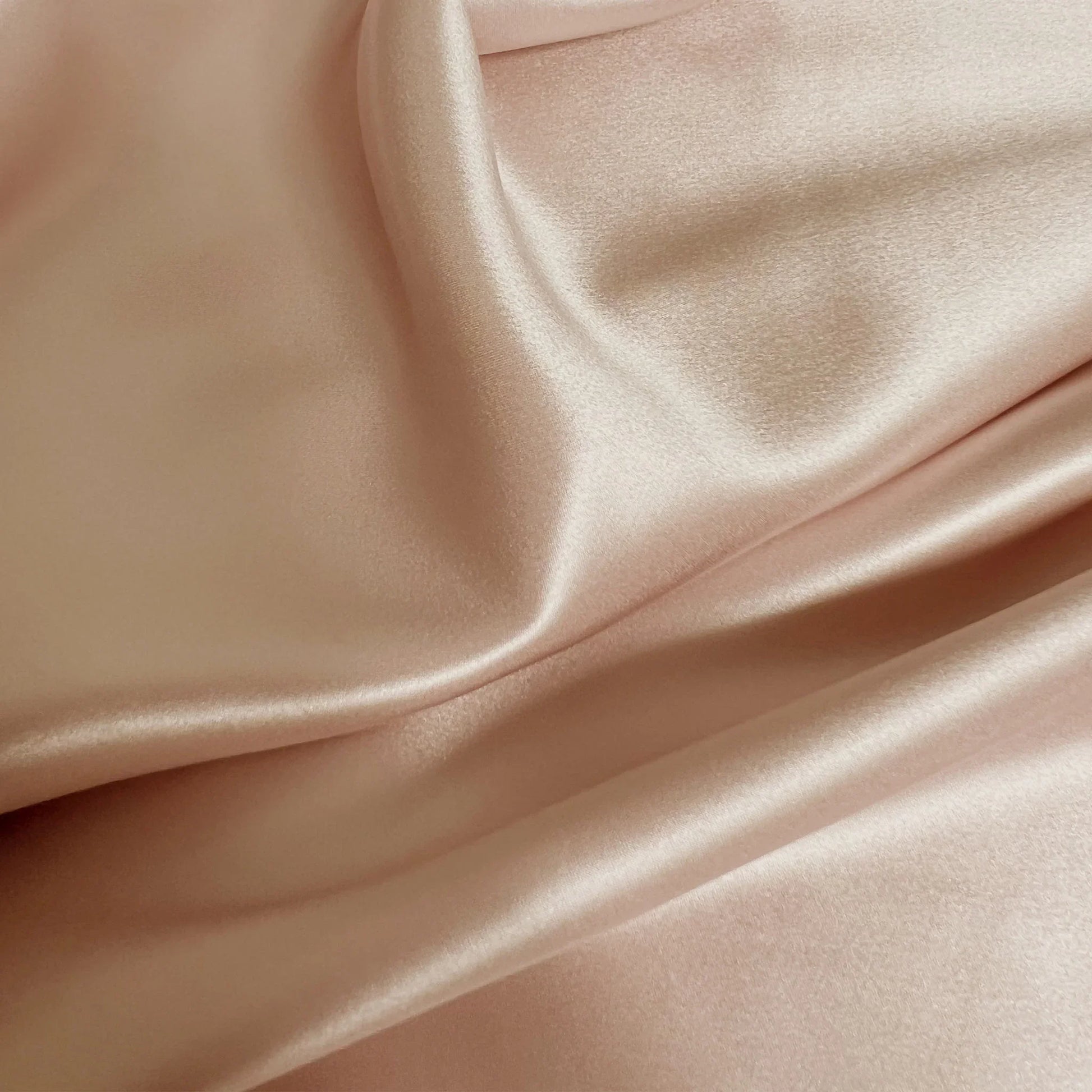 22 momme mulberry silk pillowcase fabric texture close-up