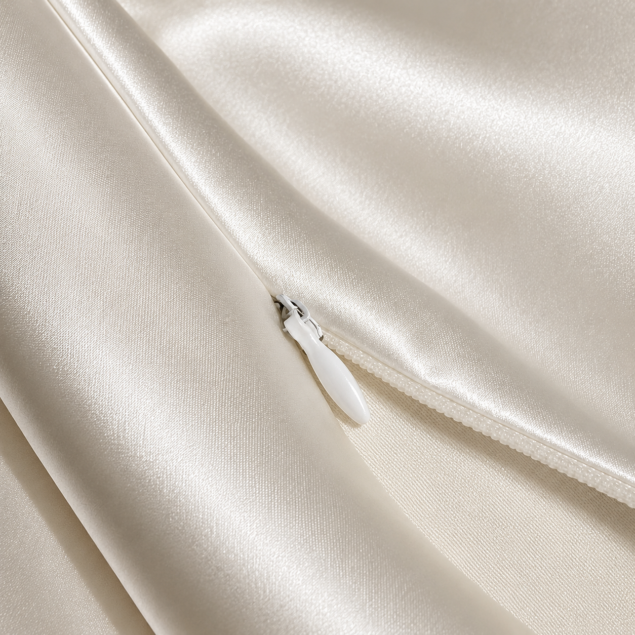 Hidden zipper closure on a premium mulberry silk pillowcase